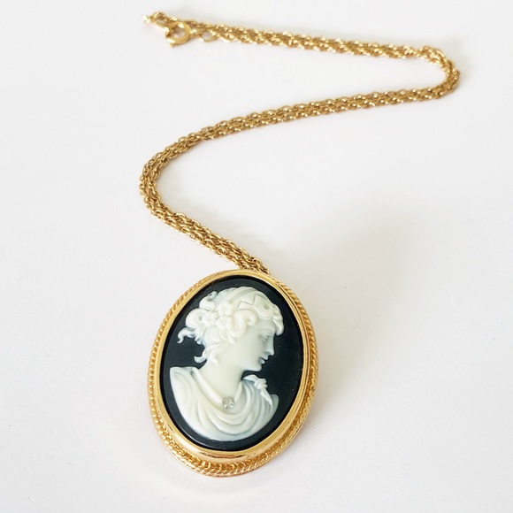 Vintage Avon black white and gold cameo pendant / brooch necklace 16” - Picture 6 of 6